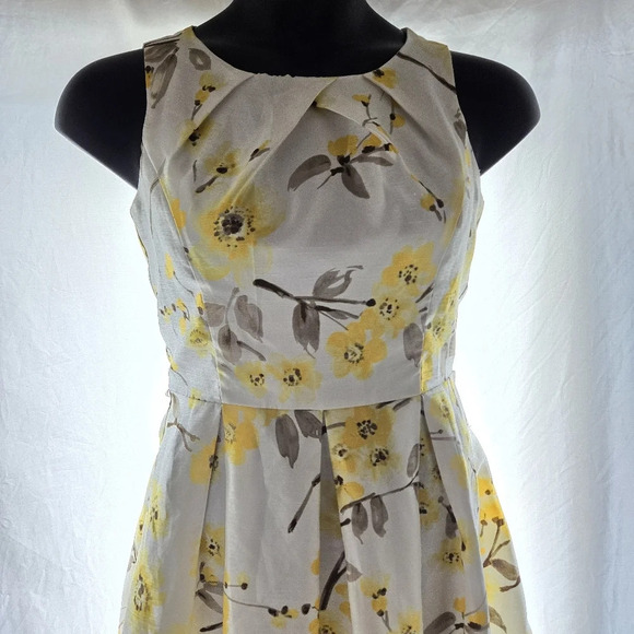 Pretty Floral Sunshine Dress - Picture 3 of 10